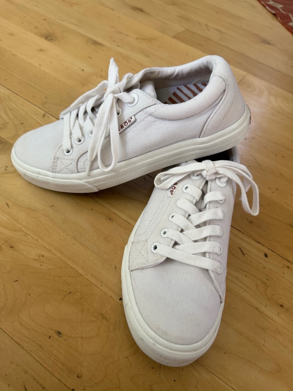 Taos white sneakers